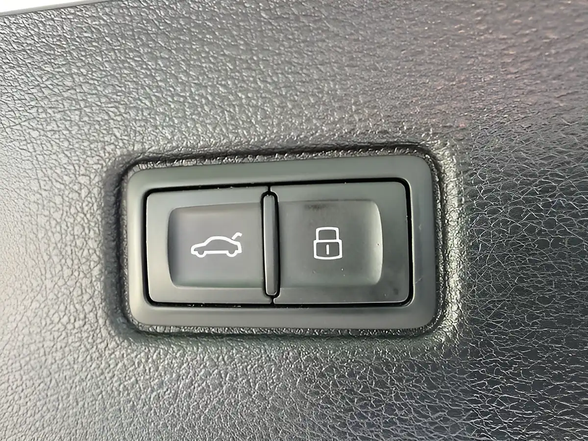 Used 2019 Audi Q7 Vorsprung White - Interior and Exterior details 15