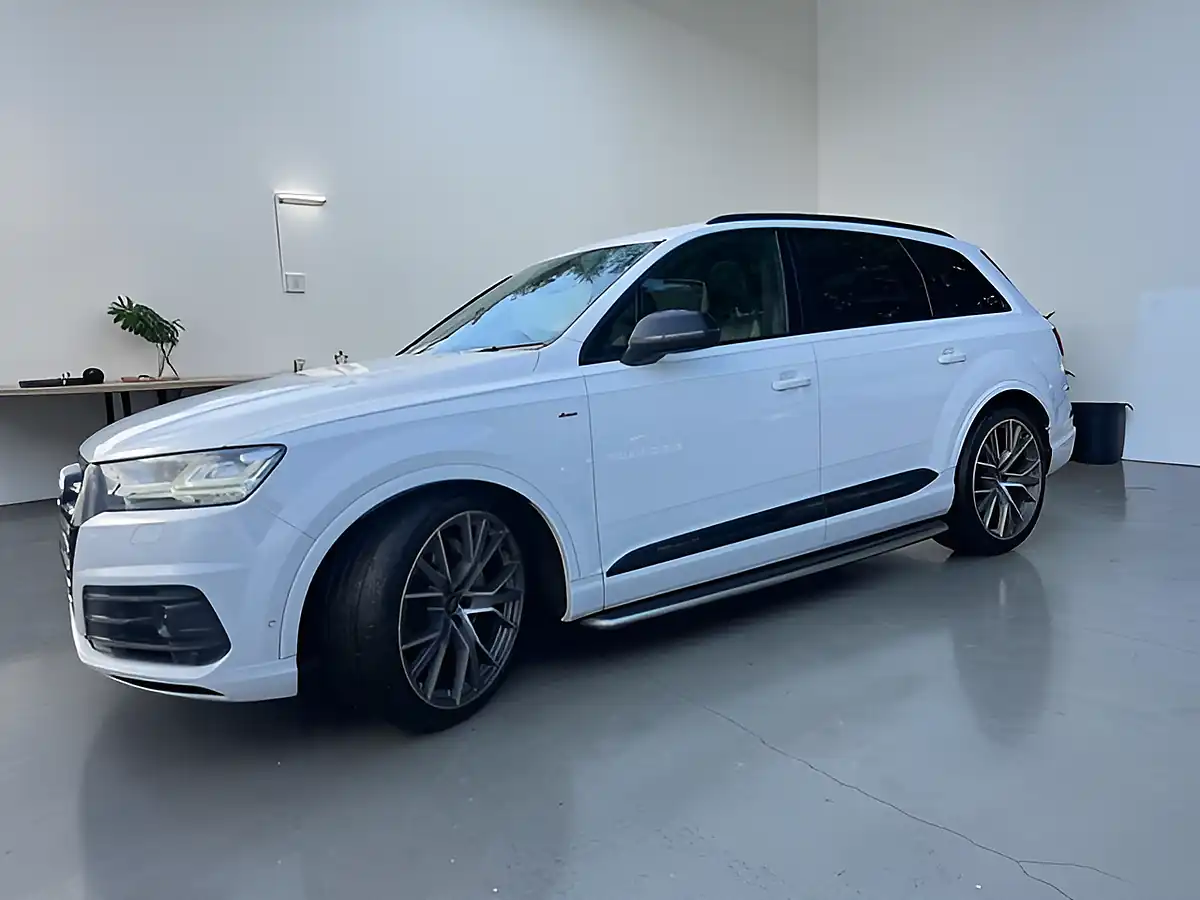 Used 2019 Audi Q7 Vorsprung White - Interior and Exterior details 3