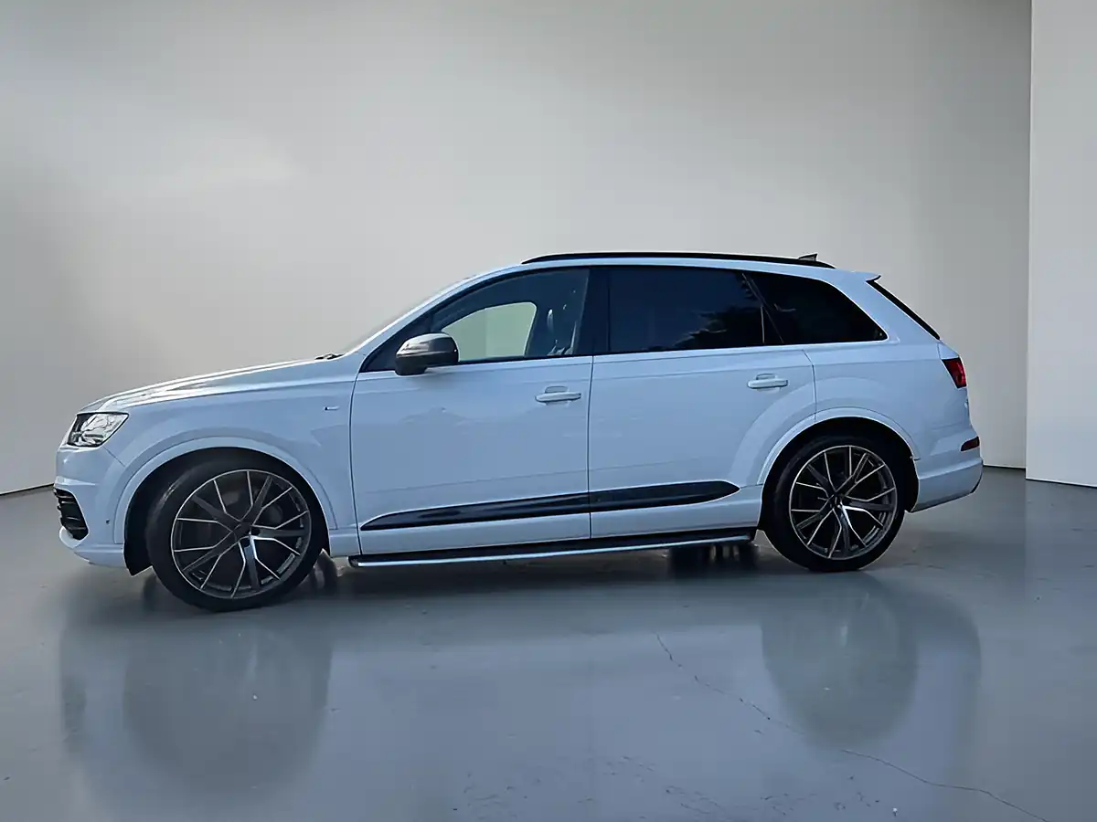 Used 2019 Audi Q7 Vorsprung White - Interior and Exterior details 6