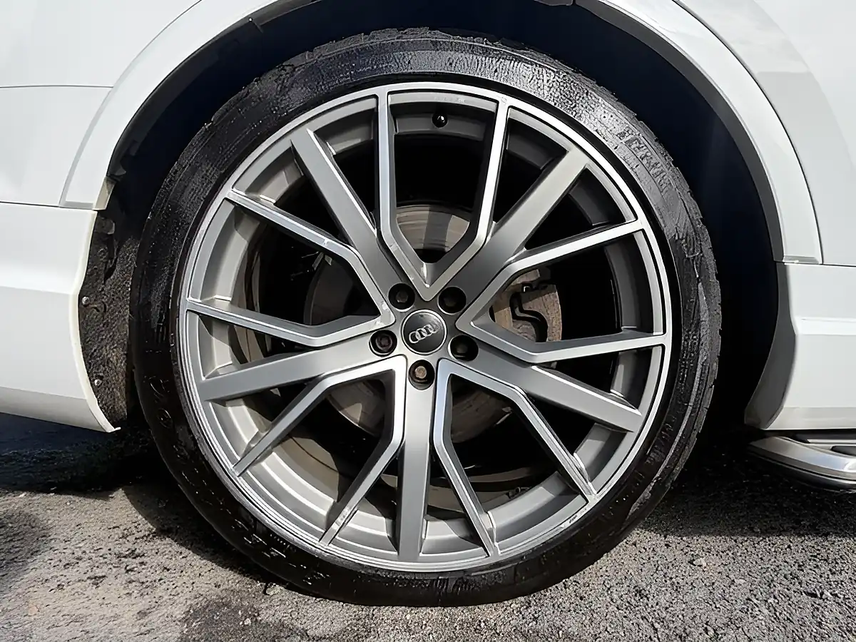 Used 2019 Audi Q7 Vorsprung White - Interior and Exterior details 7
