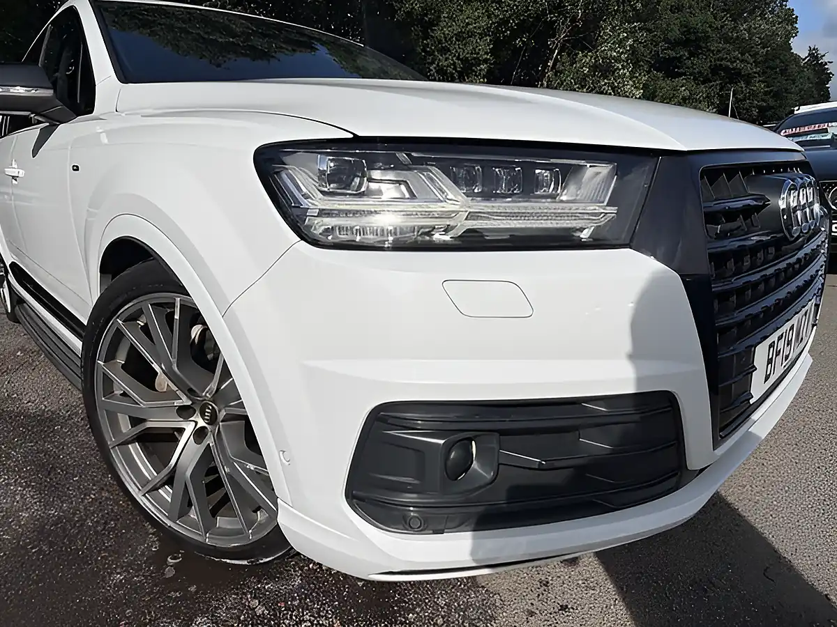 Used 2019 Audi Q7 Vorsprung White - Interior and Exterior details 9