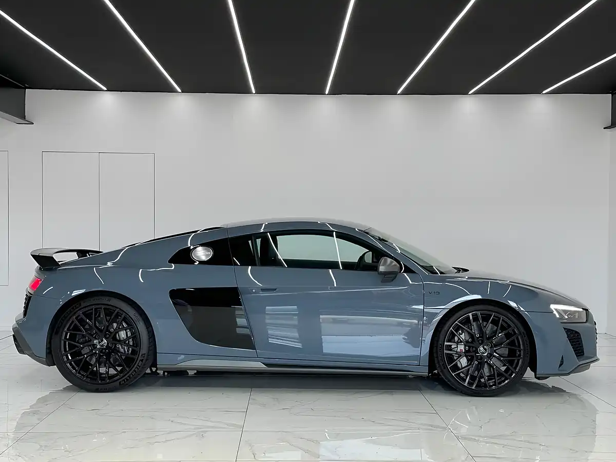 Used 2019 Audi R8 Performance Kemora Grey - Interior and Exterior details 4
