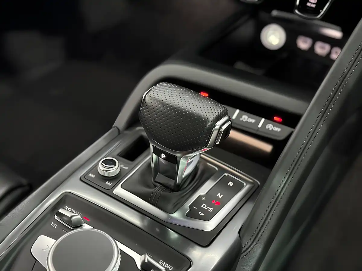 Used 2019 Audi R8 Performance Kemora Grey - Interior and Exterior details 9