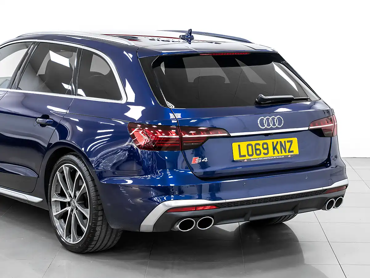 Used 2019 Audi S4 Avant Navarra Blue - Interior and Exterior details 10