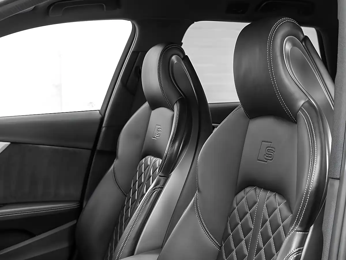Used 2019 Audi S4 Avant Navarra Blue - Interior and Exterior details 14