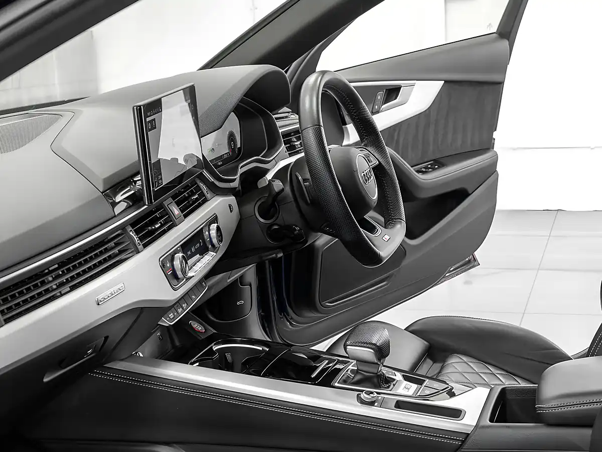Used 2019 Audi S4 Avant Navarra Blue - Interior and Exterior details 17