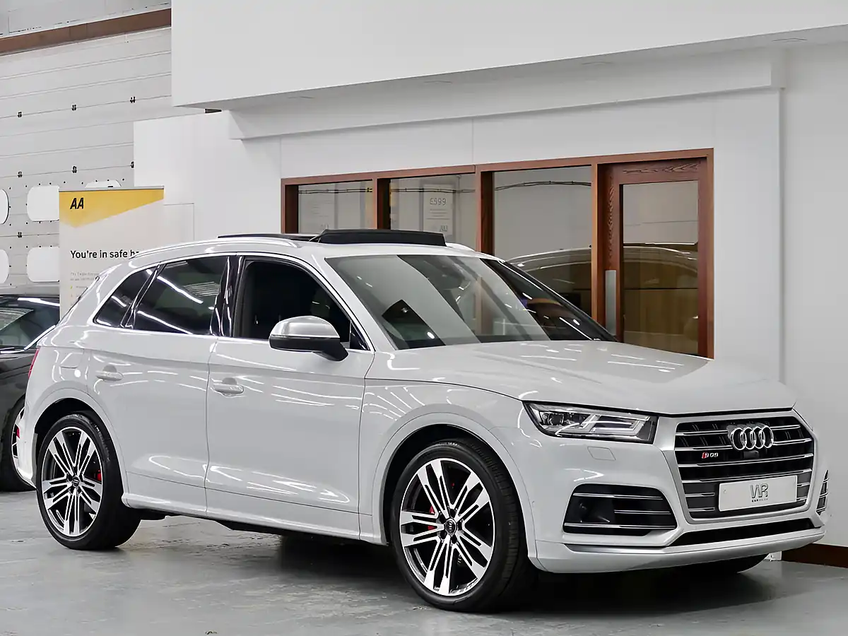 Used 2019 Audi SQ5 White - Front View