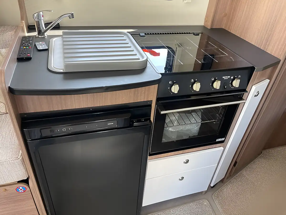 Used 2019 Bailey Advance 76-2 White/Red - Interior and Exterior details 12
