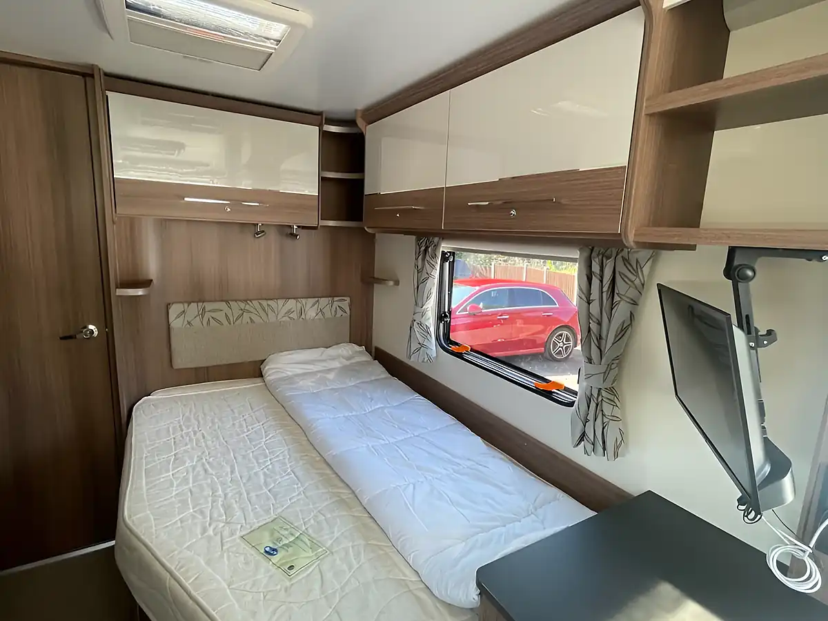 Used 2019 Bailey Advance 76-2 White/Red - Interior and Exterior details 13