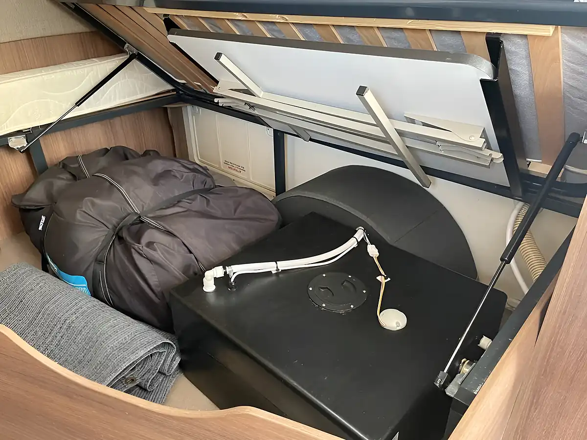 Used 2019 Bailey Advance 76-2 White/Red - Interior and Exterior details 20