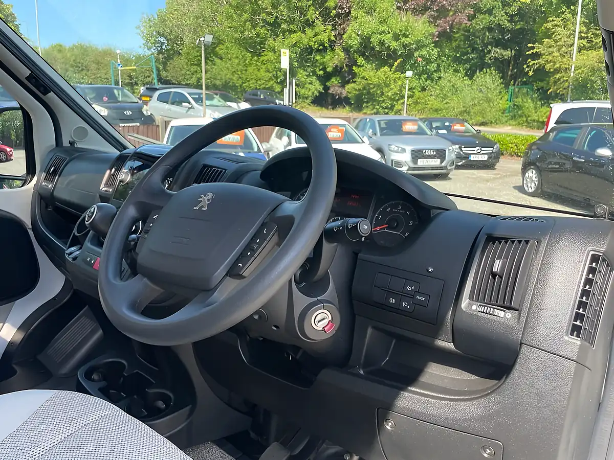 Used 2019 Bailey Advance 76-2 White/Red - Interior and Exterior details 8