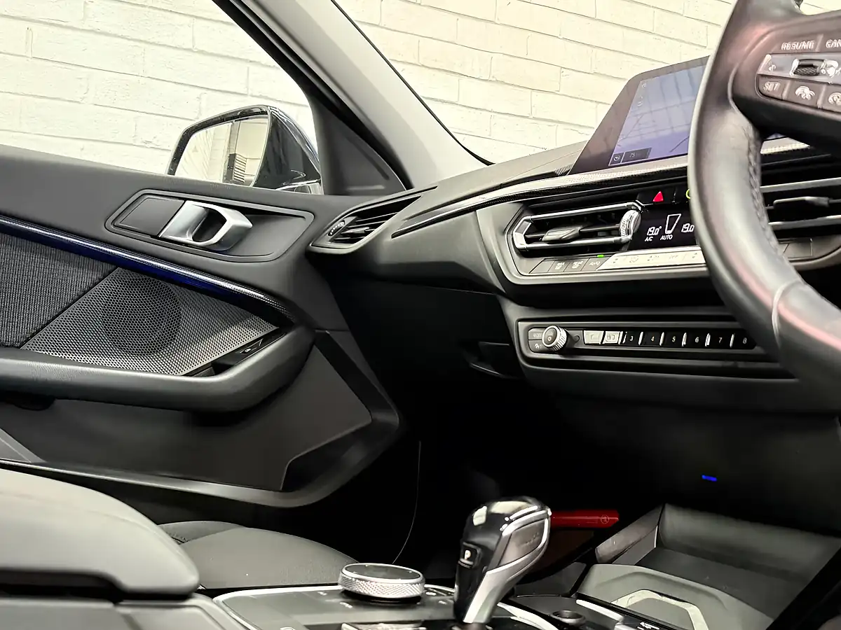 Used 2019 BMW 1 Series Se Blue - Interior and Exterior details 12