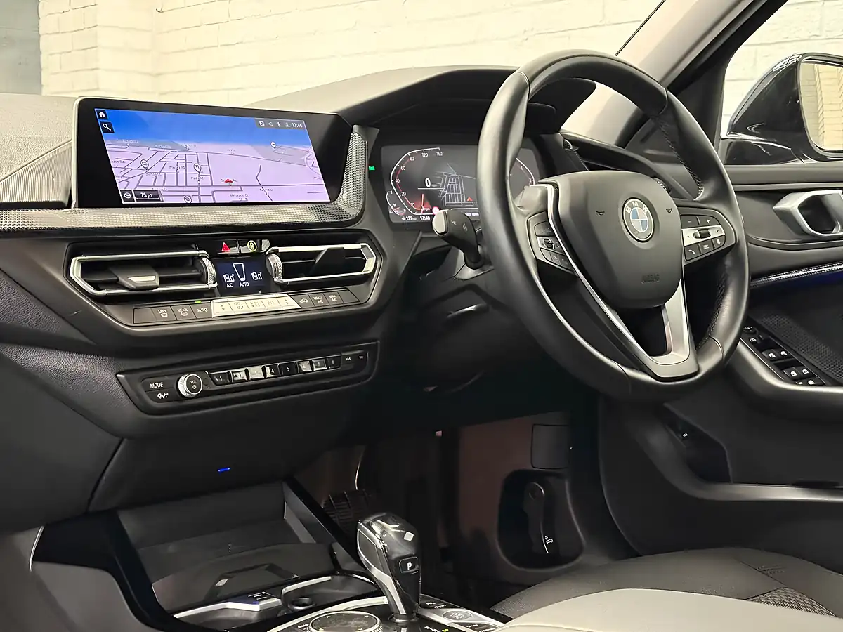 Used 2019 BMW 1 Series Se Blue - Interior and Exterior details 13