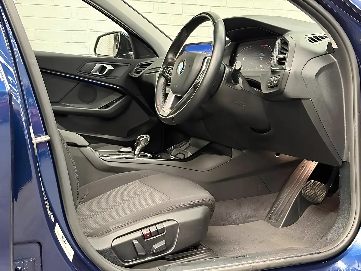 Used 2019 BMW 1 Series Se Blue - Interior and Exterior details 15