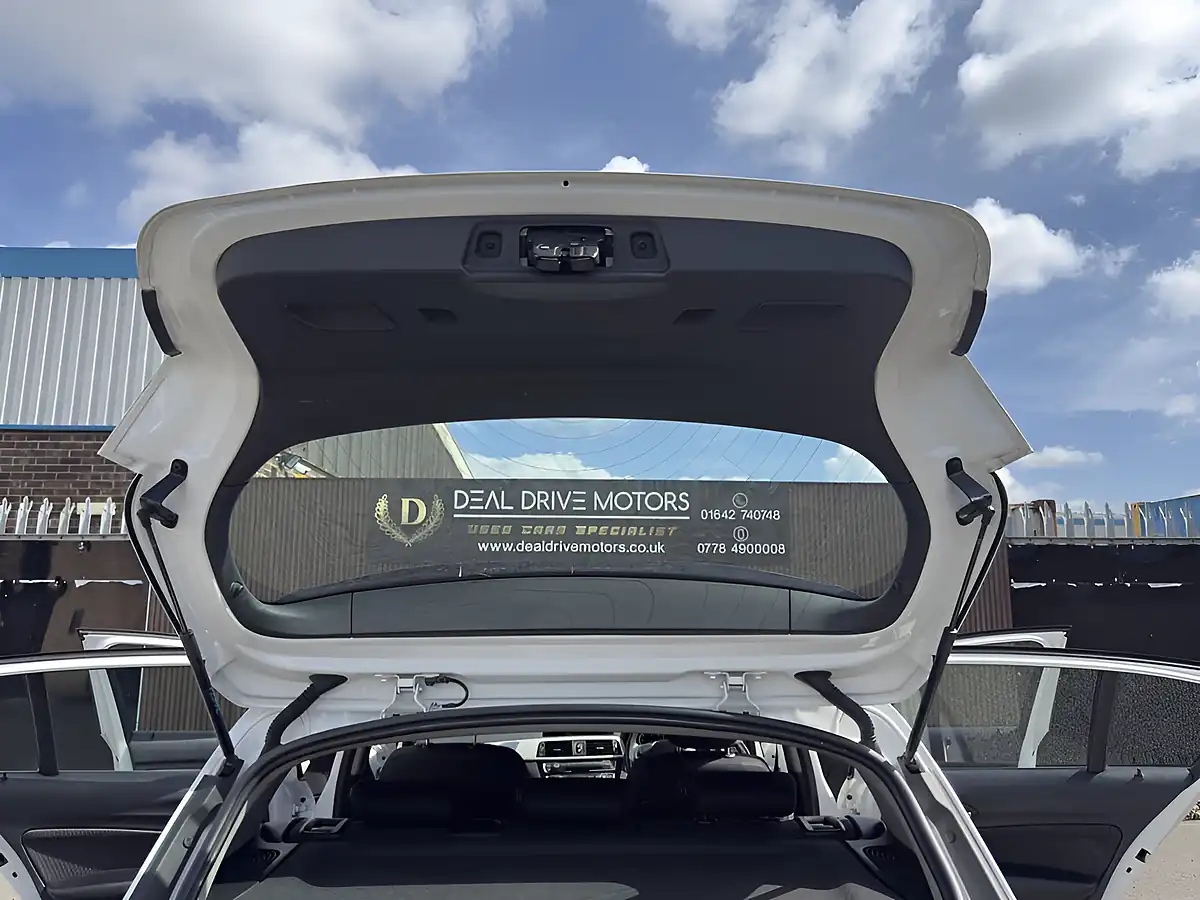 Used 2019 BMW 1 Series Se White - Interior and Exterior details 15