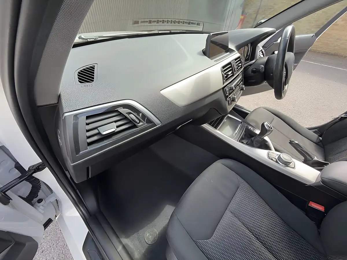 Used 2019 BMW 1 Series Se White - Interior and Exterior details 20