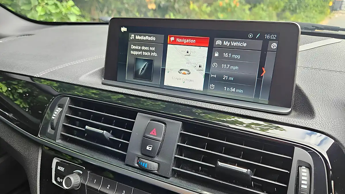 Used 2019 BMW 1 Series Shadow Edition Alpine White - Interior and Exterior details 17