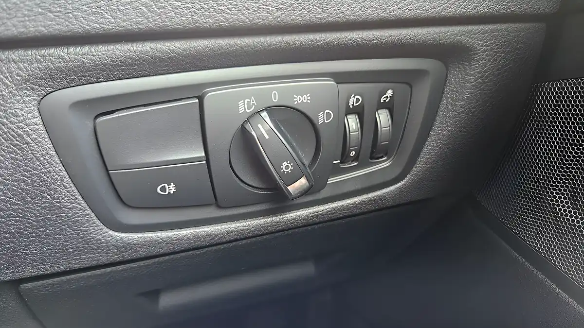 Used 2019 BMW 1 Series Shadow Edition Alpine White - Interior and Exterior details 18