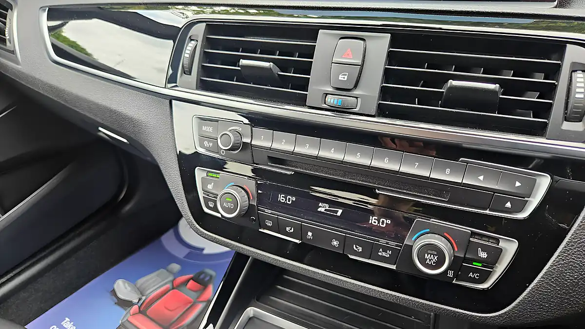 Used 2019 BMW 1 Series Shadow Edition Alpine White - Interior and Exterior details 19