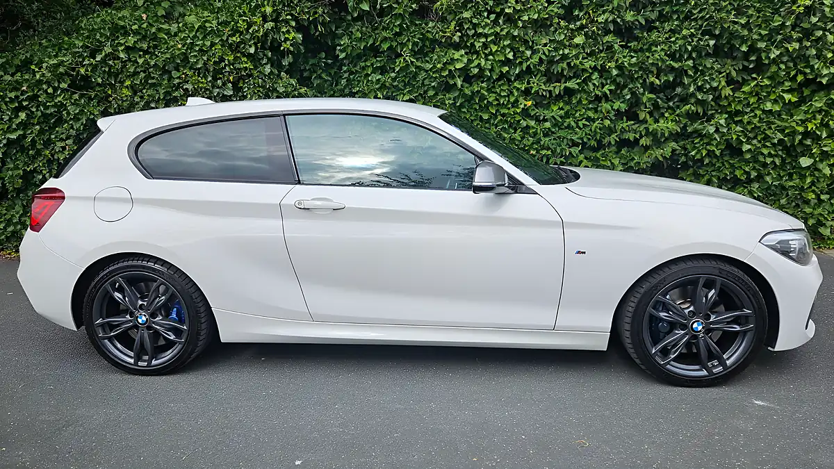 Used 2019 BMW 1 Series Shadow Edition Alpine White - Interior and Exterior details 6
