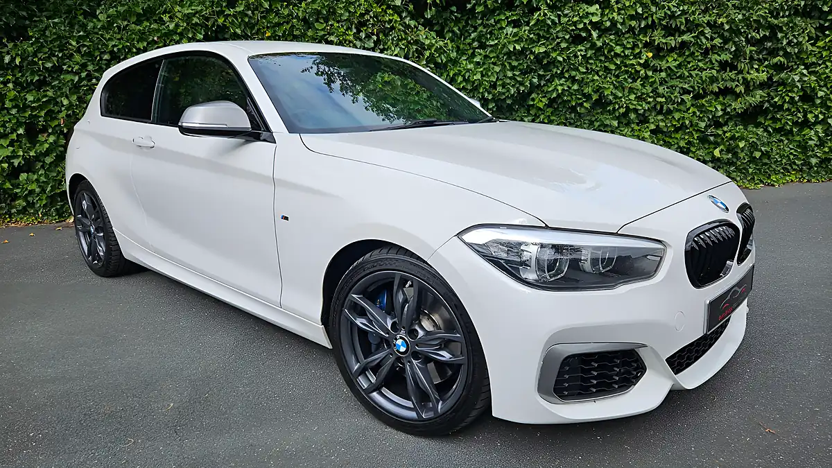 Used 2019 BMW 1 Series Shadow Edition Alpine White - Interior and Exterior details 7