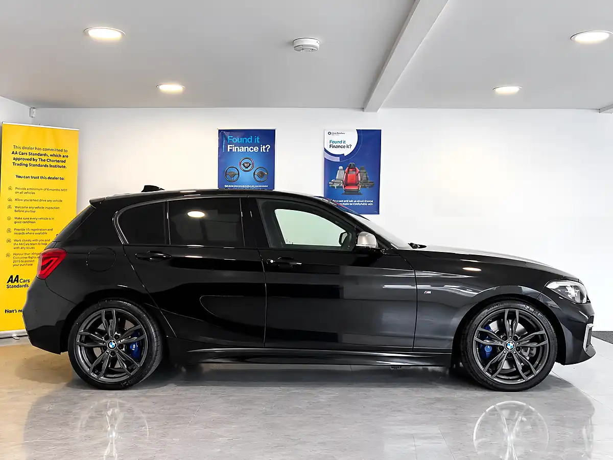 Used 2019 BMW 1 Series Shadow Edition Black Sapphire - Interior and Exterior details 7