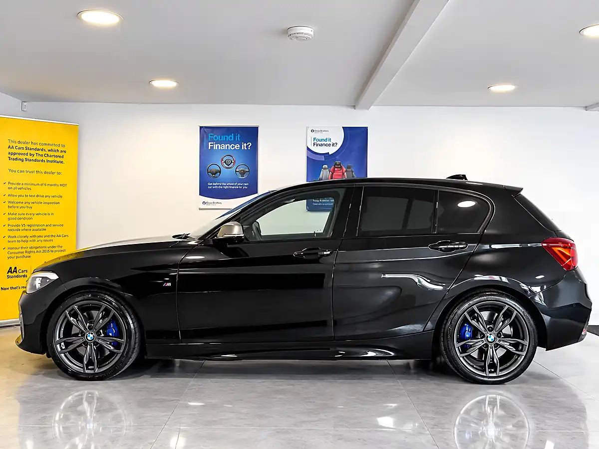 Used 2019 BMW 1 Series Shadow Edition Black Sapphire - Interior and Exterior details 9