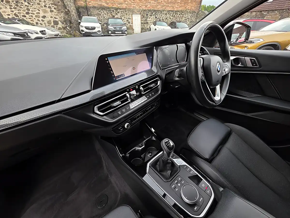Used 2019 BMW 1 Series Sport Alpine White - Interior and Exterior details 11