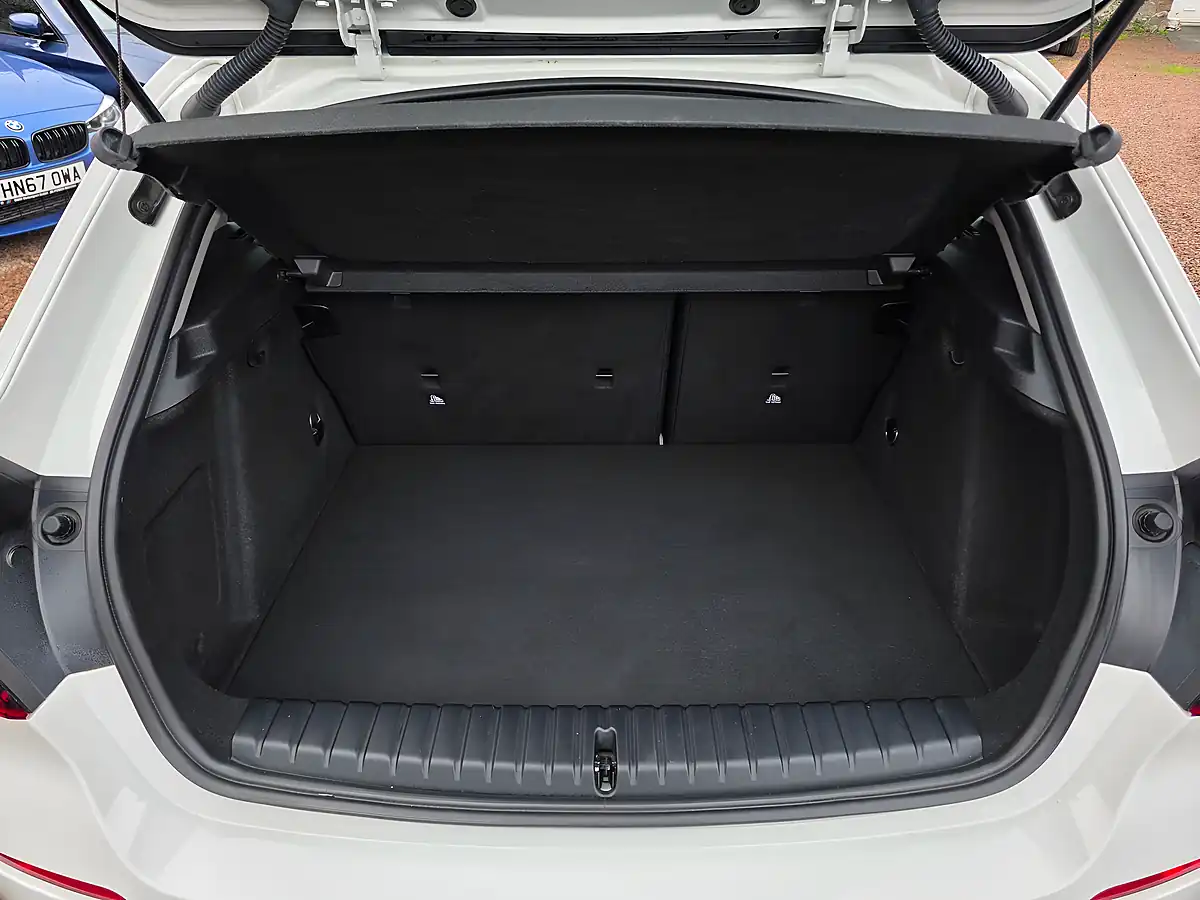 Used 2019 BMW 1 Series Sport Alpine White - Interior and Exterior details 13