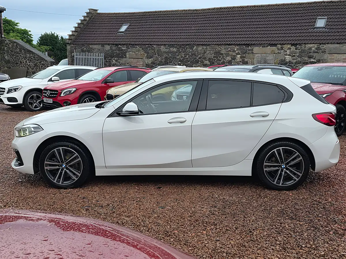 Used 2019 BMW 1 Series Sport Alpine White - Interior and Exterior details 14
