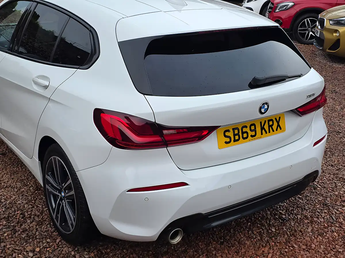 Used 2019 BMW 1 Series Sport Alpine White - Interior and Exterior details 17