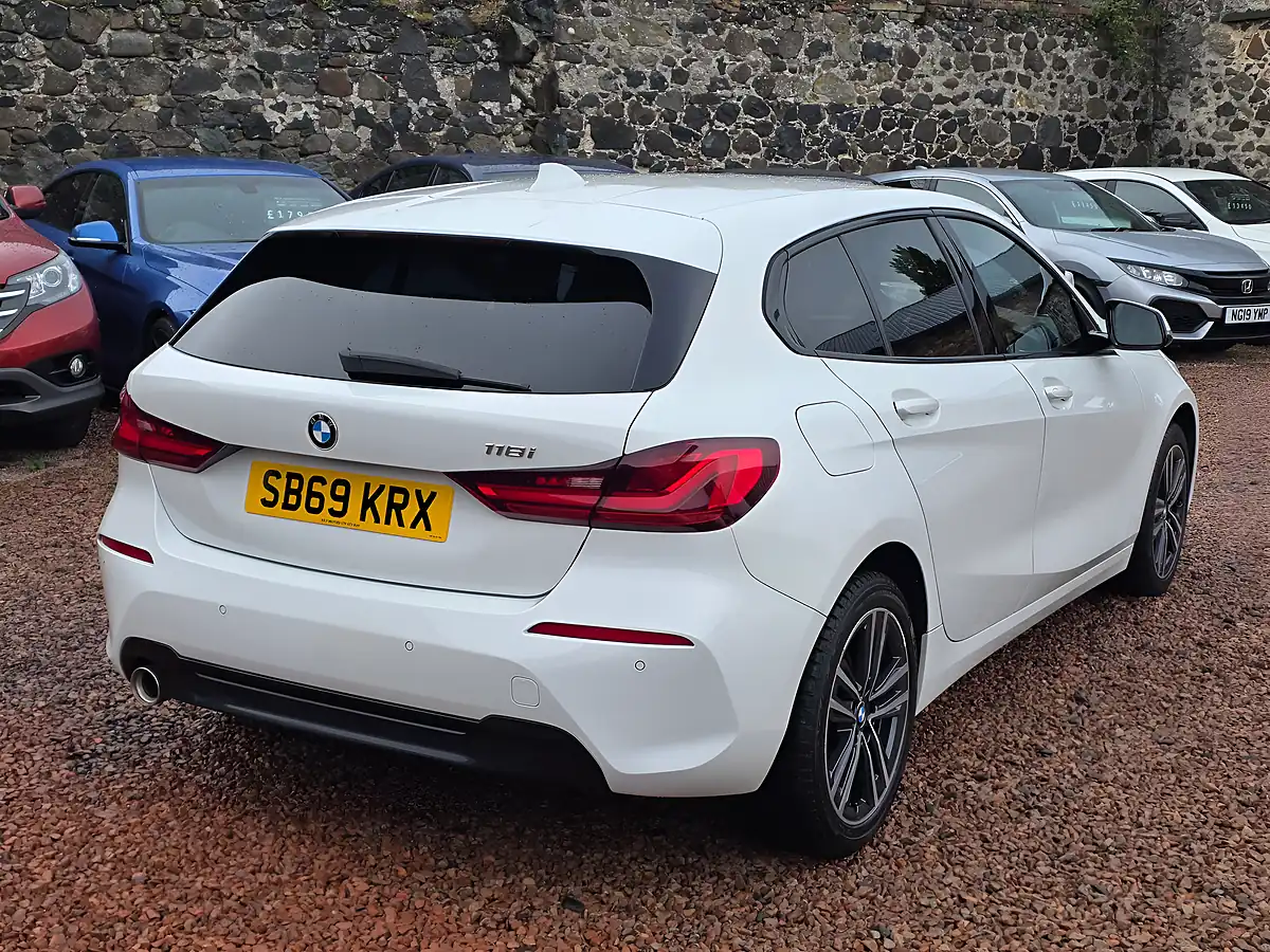 Used 2019 BMW 1 Series Sport Alpine White - Interior and Exterior details 19