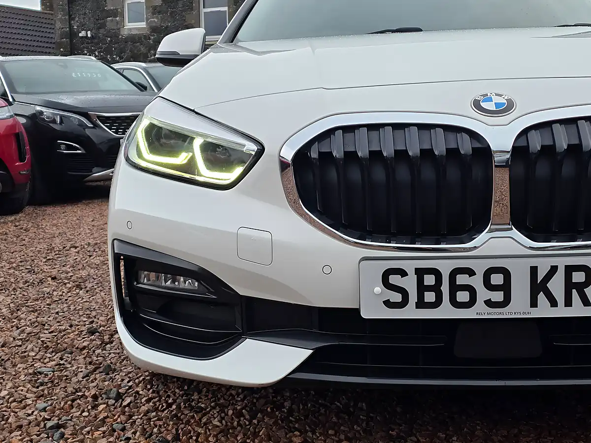 Used 2019 BMW 1 Series Sport Alpine White - Interior and Exterior details 4