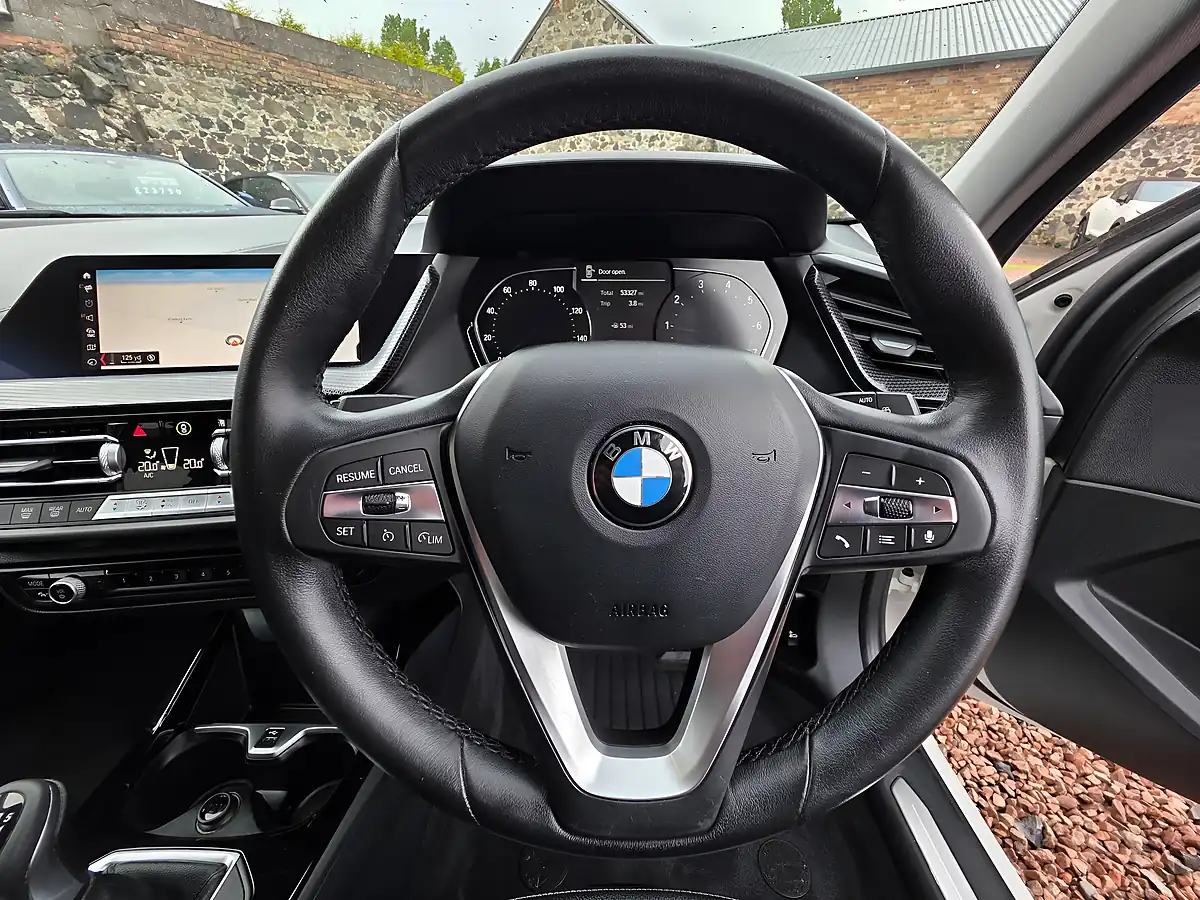 Used 2019 BMW 1 Series Sport Alpine White - Interior and Exterior details 9