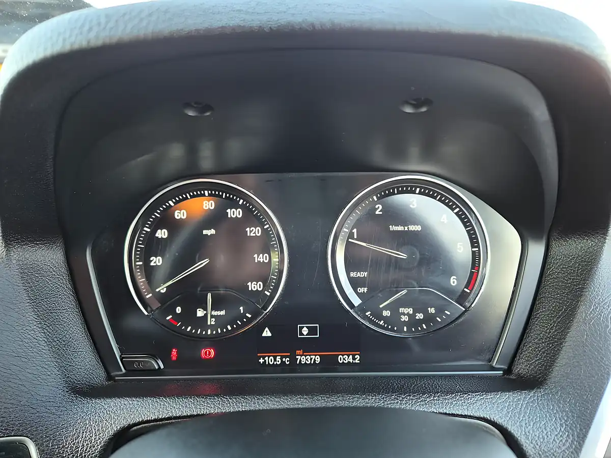 Used 2019 BMW 1 Series Sport Alpine White - Interior and Exterior details 12