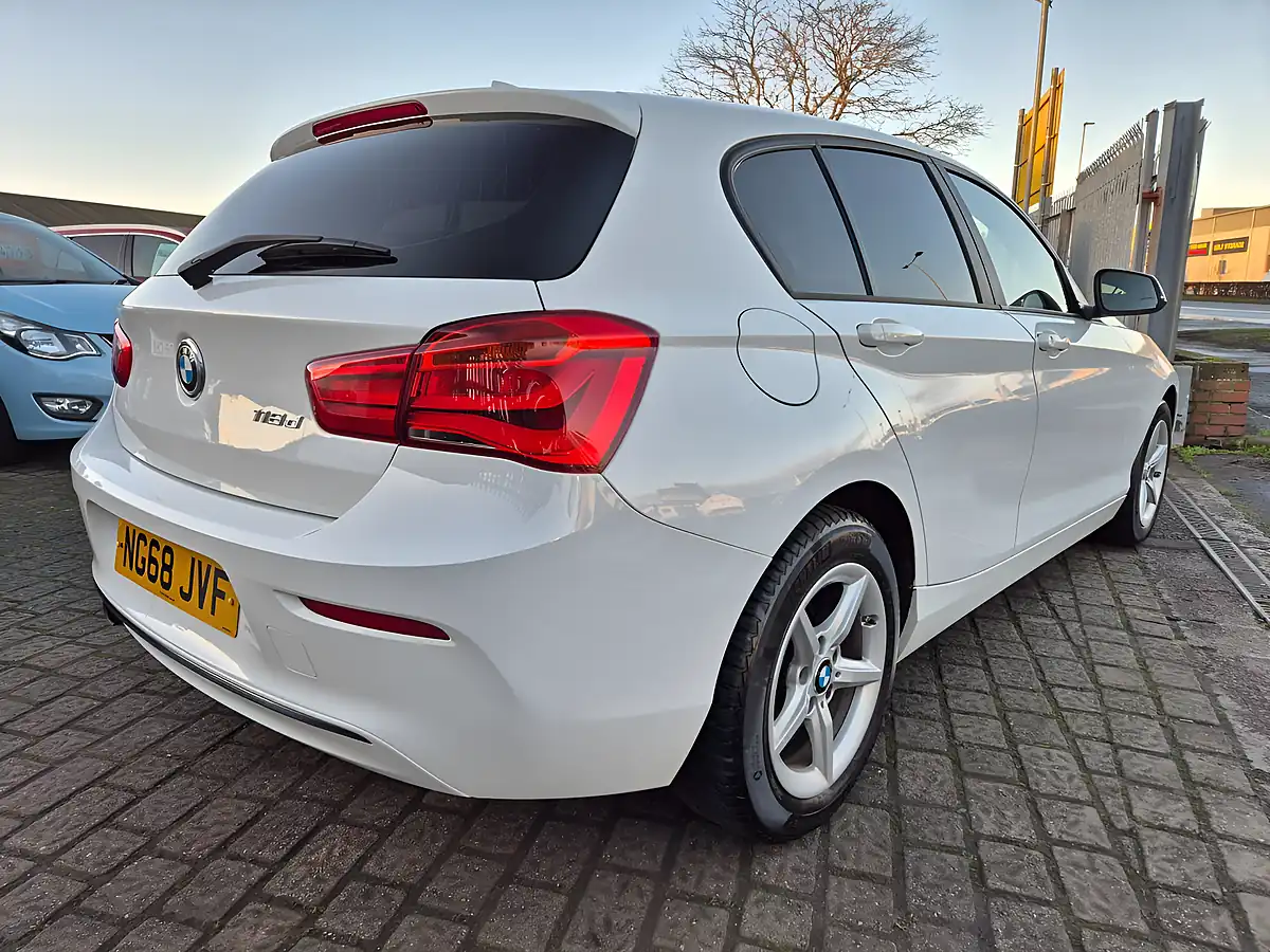 Used 2019 BMW 1 Series Sport Alpine White - Interior and Exterior details 6