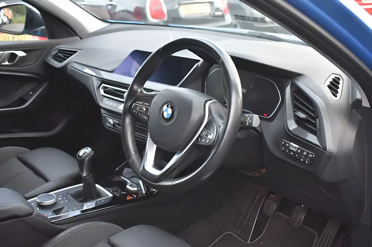 Used 2019 BMW 1 Series Sport Seaside Blue - Interior and Exterior details 10