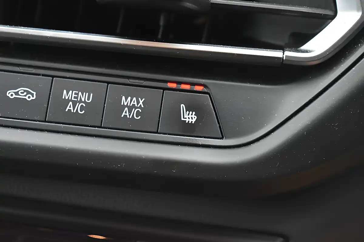 Used 2019 BMW 1 Series Sport Seaside Blue - Interior and Exterior details 14