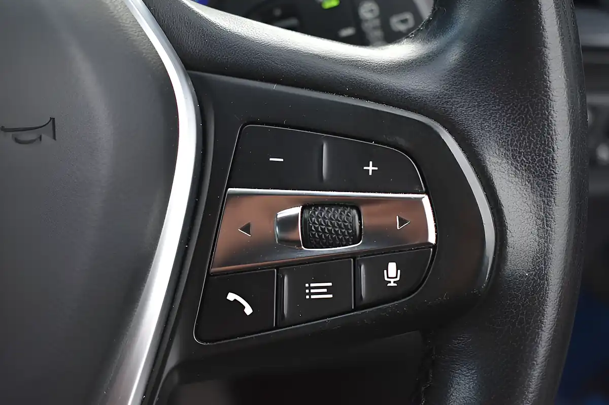 Used 2019 BMW 1 Series Sport Seaside Blue - Interior and Exterior details 20