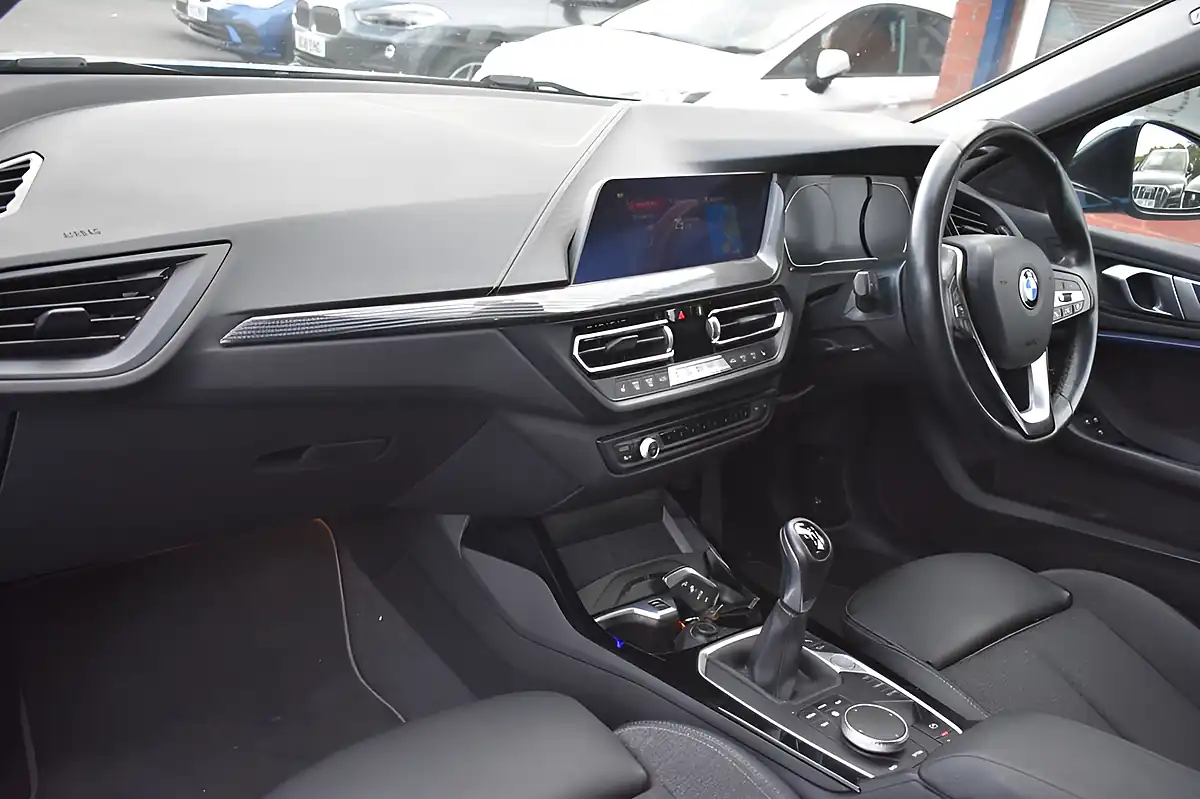 Used 2019 BMW 1 Series Sport Seaside Blue - Interior and Exterior details 6