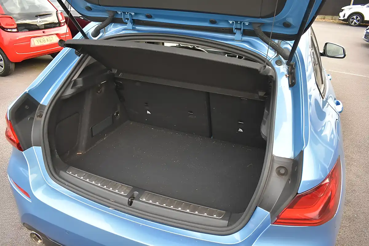 Used 2019 BMW 1 Series Sport Seaside Blue - Interior and Exterior details 9