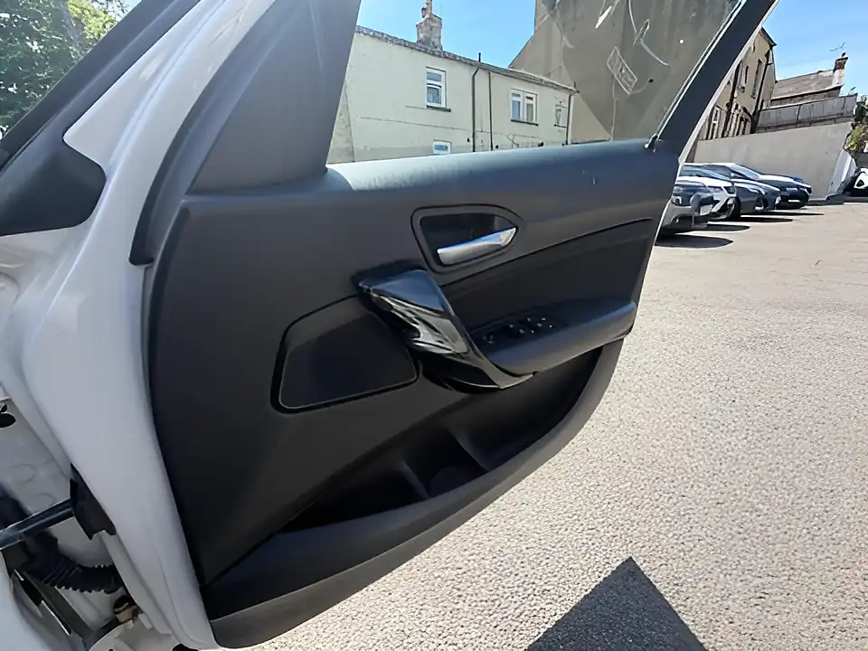 Used 2019 BMW 1 Series Sport White - Interior and Exterior details 11