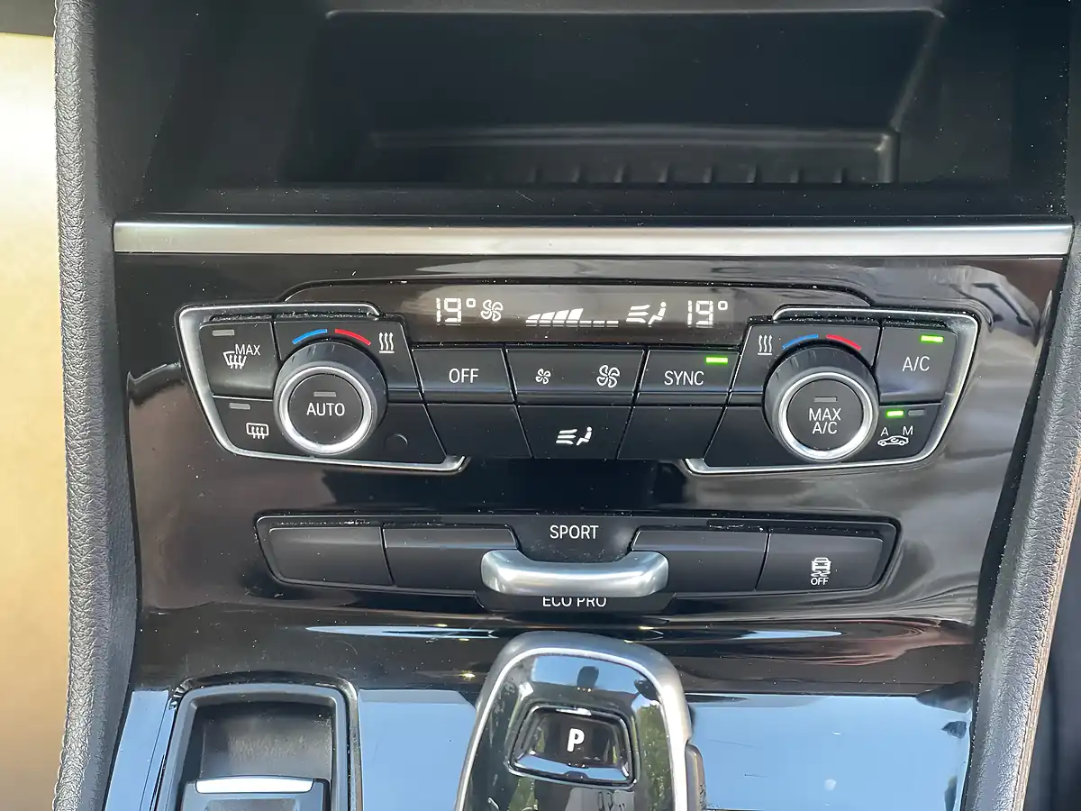 Used 2019 BMW 2 Series Luxury White - Interior and Exterior details 10