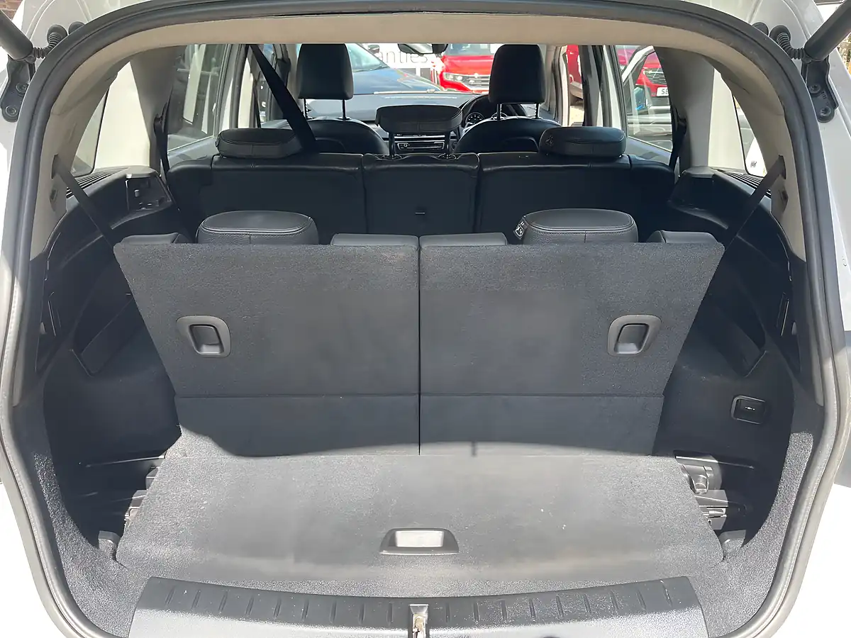 Used 2019 BMW 2 Series Luxury White - Interior and Exterior details 16