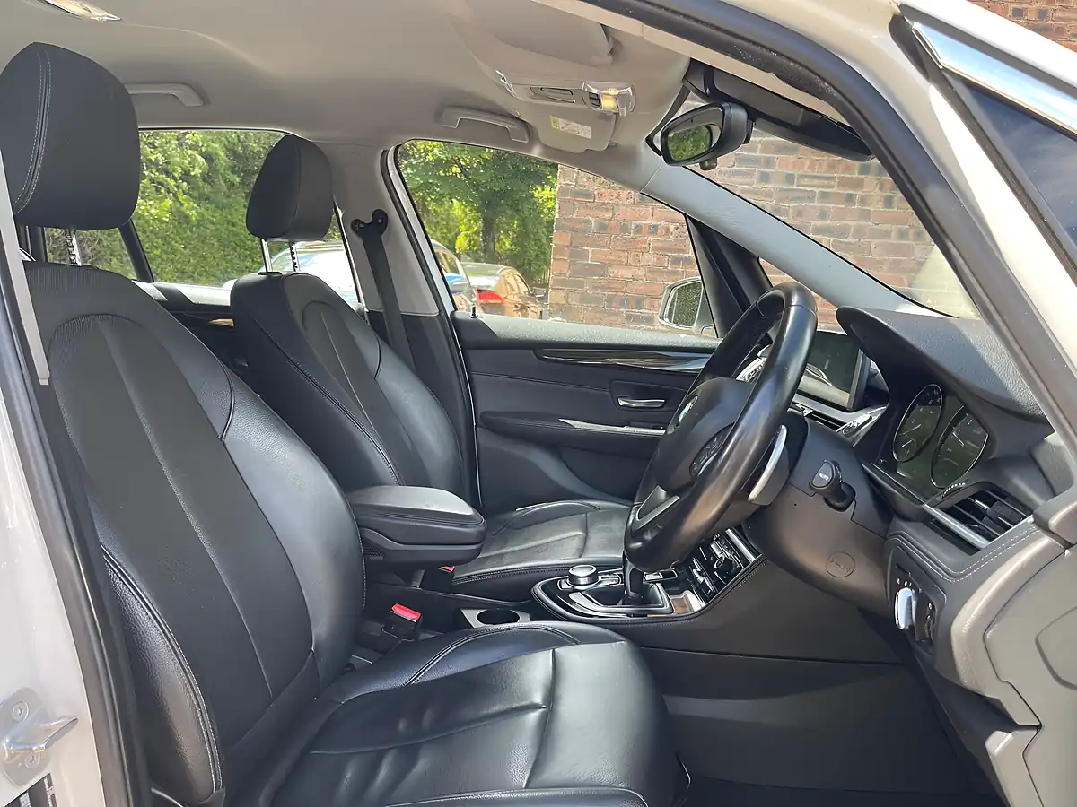 Used 2019 BMW 2 Series Luxury White - Interior and Exterior details 3