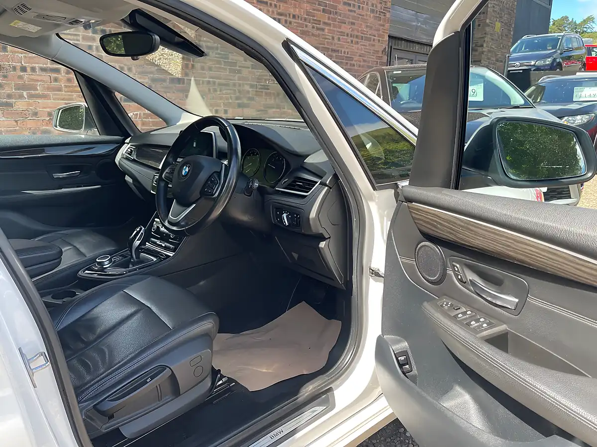 Used 2019 BMW 2 Series Luxury White - Interior and Exterior details 4