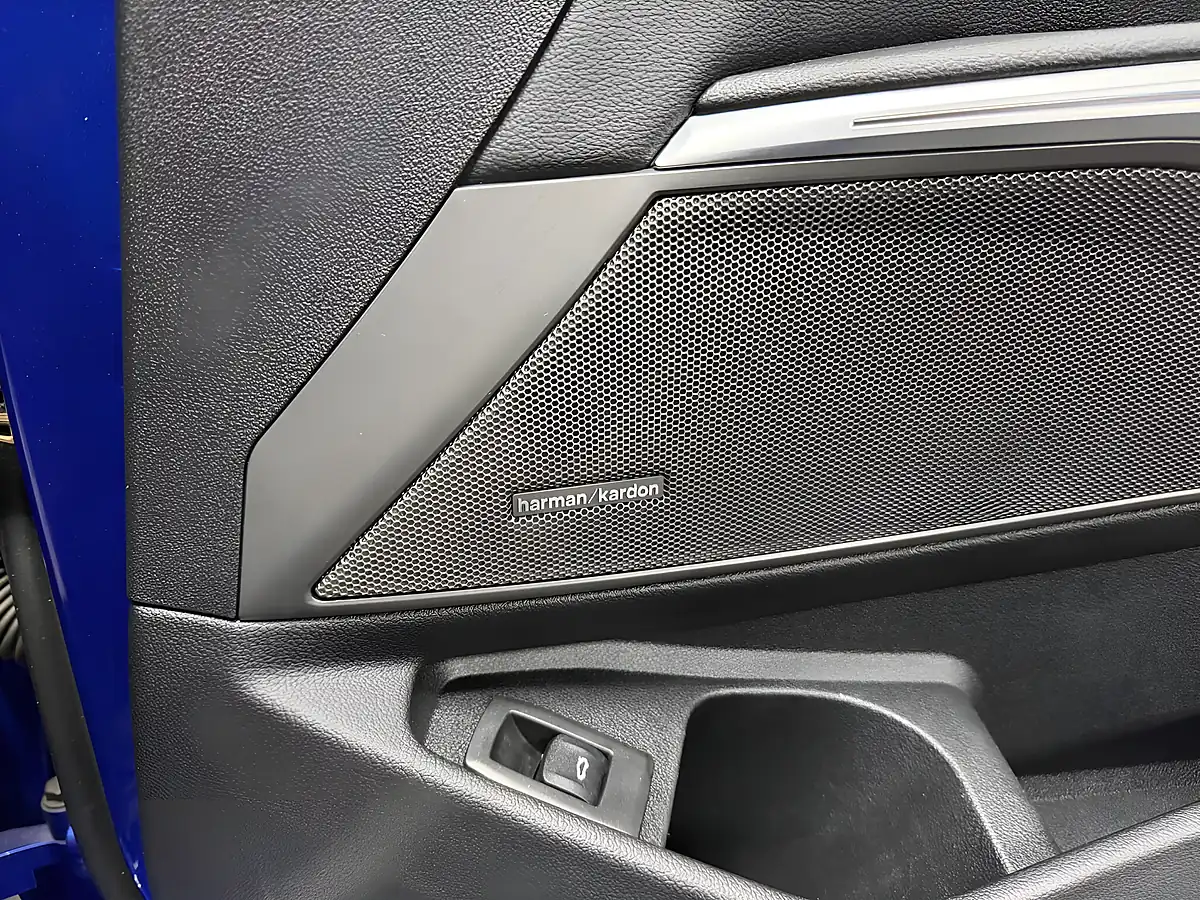 Used 2019 BMW 3 Series Blue - Interior and Exterior details 13