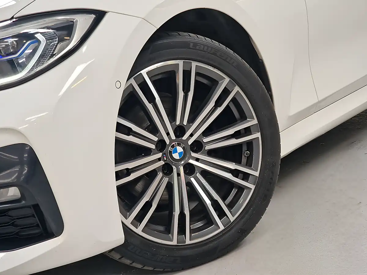 Used 2019 BMW 3 Series M Sport Alpine White - Interior and Exterior details 11