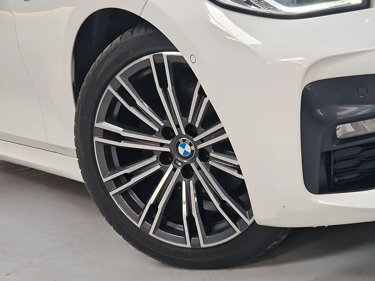 Used 2019 BMW 3 Series M Sport Alpine White - Interior and Exterior details 13