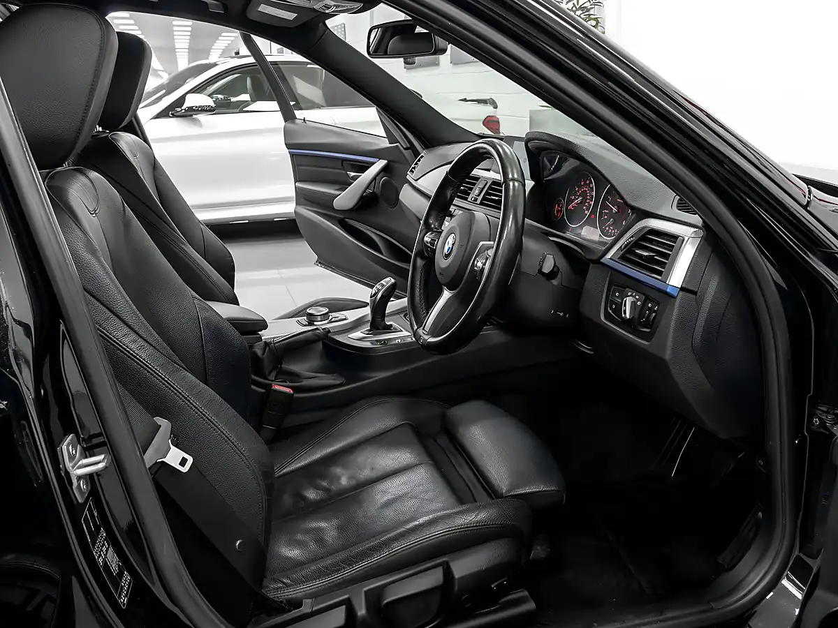 Used 2019 BMW 3 Series M Sport Black Sapphire - Interior and Exterior details 12